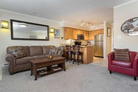 Wolf Creek Condo 306: Remodeled Vacation Condo - Powder Mountain Lodging - image 5