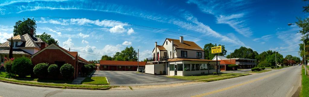 Coach House Inn - main image