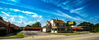 Coach House Inn - image 12