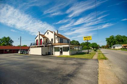Coach House Inn - image 2