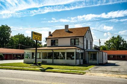 Coach House Inn - image 4