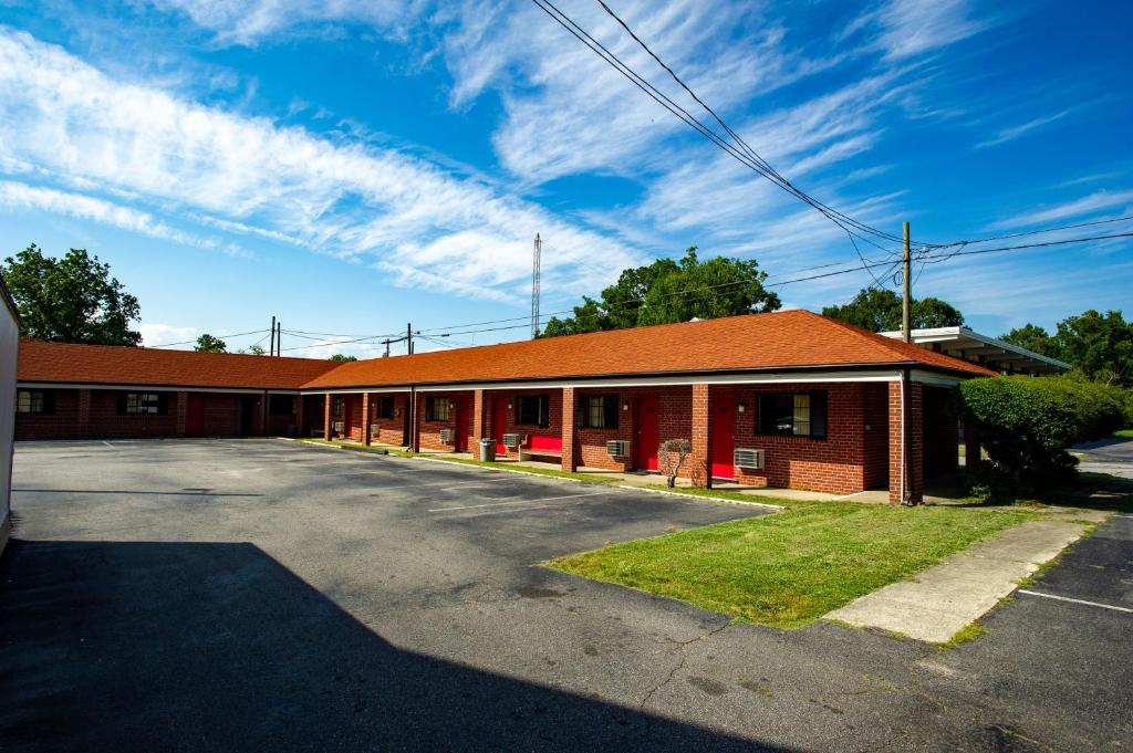 Coach House Inn - image 6
