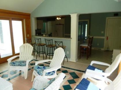 Light of the Valley River House - image 7