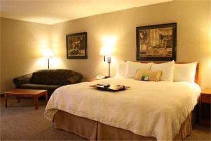Hampton Inn Columbus/Taylorsville - image 17