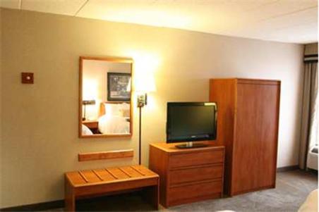 Hampton Inn Columbus/Taylorsville - image 2