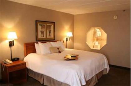Hampton Inn Columbus/Taylorsville - image 7