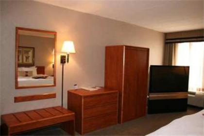 Hampton Inn Columbus/Taylorsville - image 8