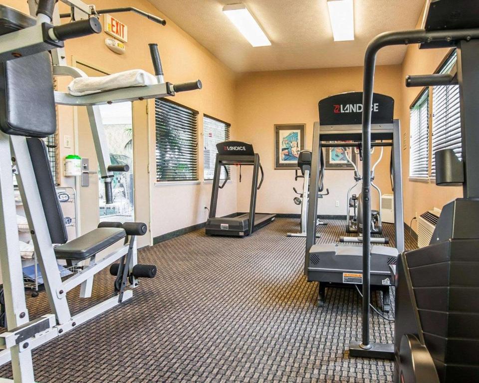 Comfort Inn Near Indiana Premium Outlets - image 3
