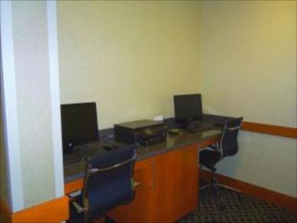 Holiday Inn Express Hotel And Suites Columbus Edinburgh - image 11
