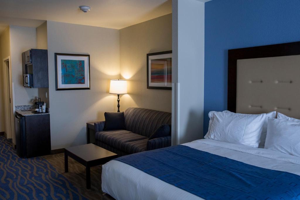 Holiday Inn Express and Suites Edwardsville an IHG Hotel - image 6