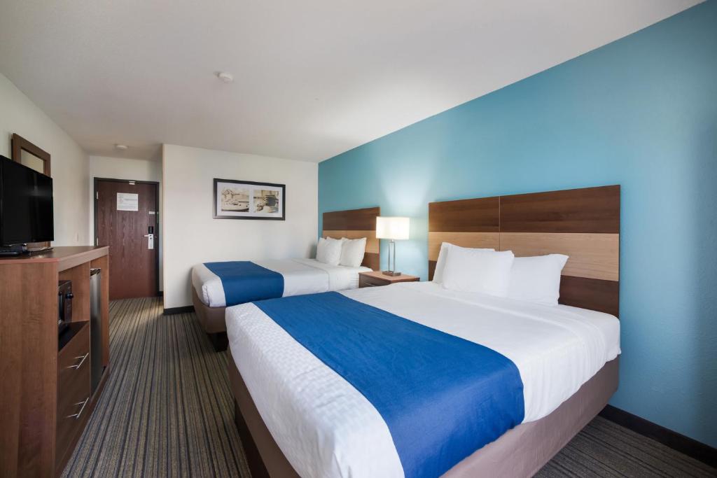 Ramada by Wyndham Effingham - image 4