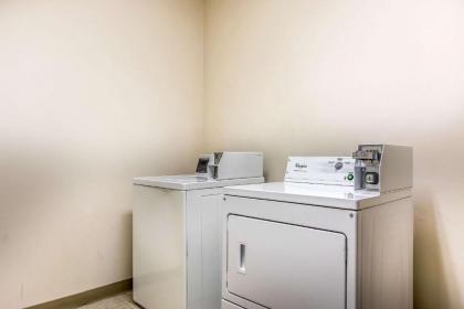 Comfort Suites Effingham - image 12