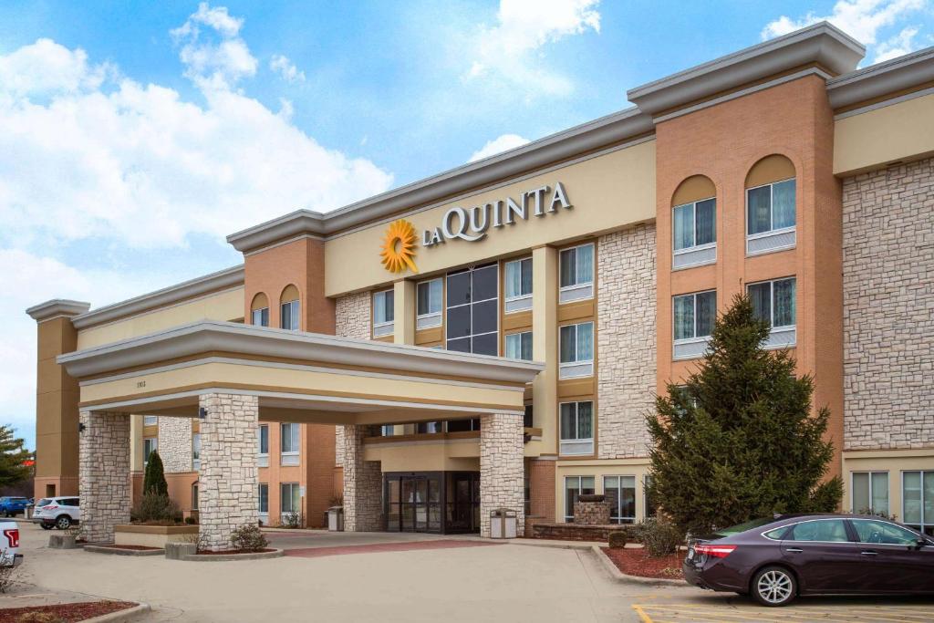La Quinta by Wyndham Effingham - main image