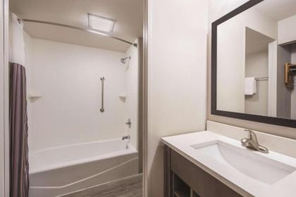 La Quinta by Wyndham Effingham - image 6