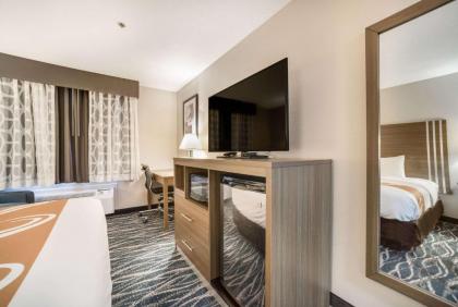 Quality Inn Effingham - image 13