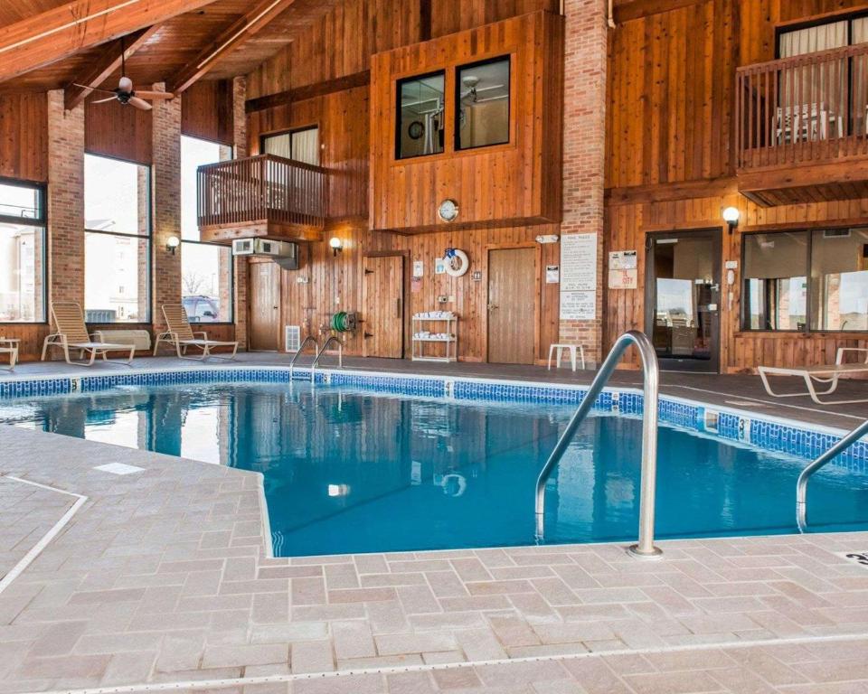 Quality Inn Effingham - image 3