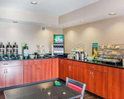 Quality Inn Effingham - image 9