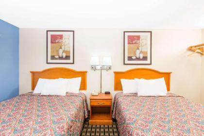 Days Inn by Wyndham Effingham - image 11
