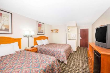 Days Inn by Wyndham Effingham - image 3