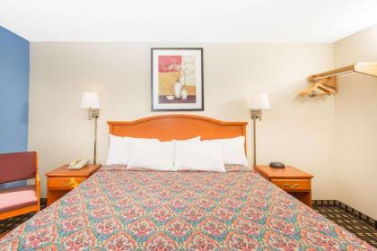 Days Inn by Wyndham Effingham - image 6