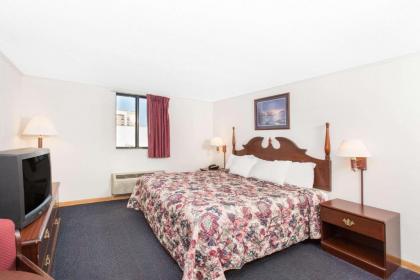 Days Inn by Wyndham Effingham - image 9
