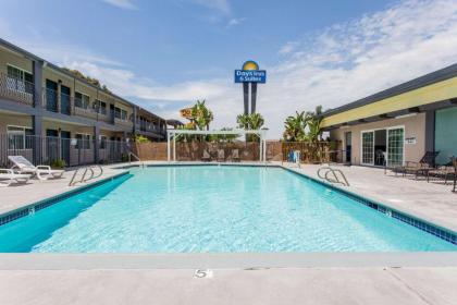 Days Inn by Wyndham San Diego-East/El Cajon - image 1