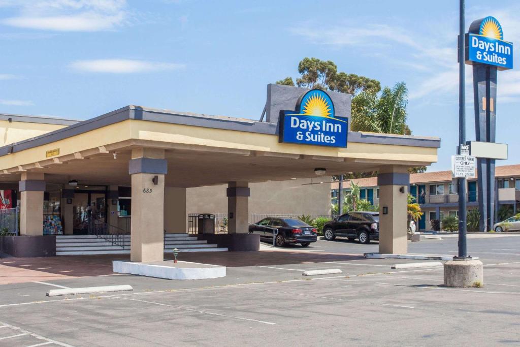 Days Inn by Wyndham San Diego-East/El Cajon - image 5