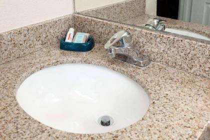 Travelodge by Wyndham El Cajon - image 8