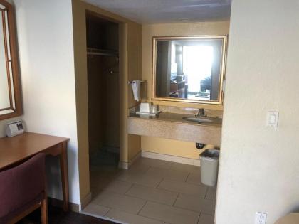 Northgate Motel - image 9