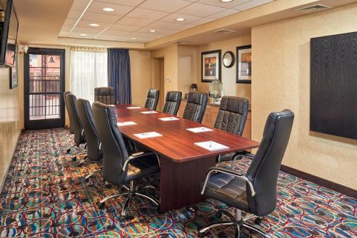 Holiday Inn Express & Suites El Paso Airport an IHG Hotel - image 3