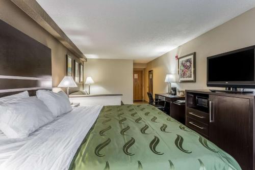 Quality Inn & Suites El Paso I-10 - image 3