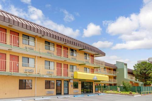 Days Inn by Wyndham El Paso Airport East - main image