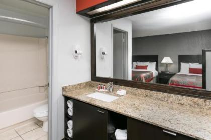 Ramada by Wyndham El Paso - image 4