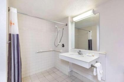 La Quinta Inn by Wyndham El Paso West - image 2