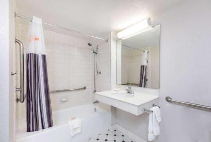 La Quinta Inn by Wyndham El Paso West - image 3