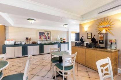 La Quinta Inn by Wyndham El Paso West - image 4