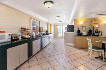 La Quinta Inn by Wyndham El Paso West - image 5
