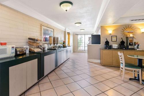 La Quinta Inn by Wyndham El Paso West - image 5