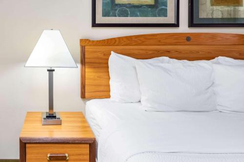 La Quinta by Wyndham El Paso East - image 2