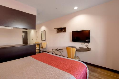 Motel 6-El Paso TX - Southeast - image 3