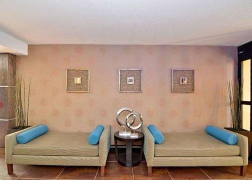 Comfort Inn & Suites I-10 Airport - image 5