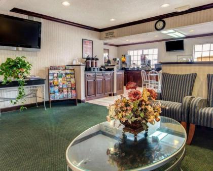 Econo Lodge Inn & Suites El Paso - image 2