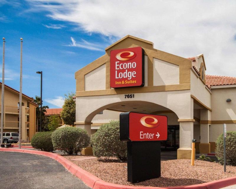 Econo Lodge Inn & Suites El Paso - image 4