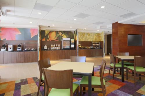 Fairfield Inn & Suites by Marriott El Paso Airport - image 3