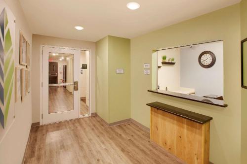 WoodSpring Suites El Paso Airport - image 4