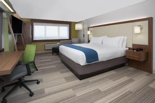 Holiday Inn Express & Suites El Paso East-Loop 375 an IHG Hotel - image 3