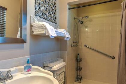 El Paso Smart House with Backyard-12 Mi to Downtown - image 3