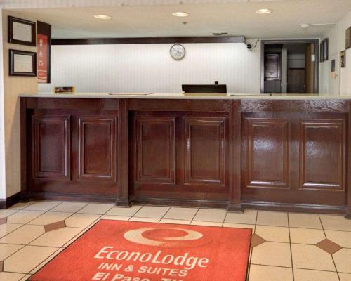 Econo Lodge Inn & Suites - main image