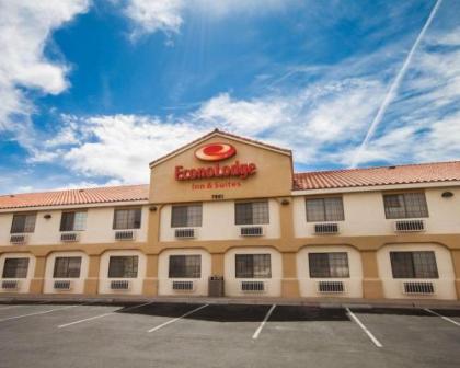 Econo Lodge Inn & Suites - image 2