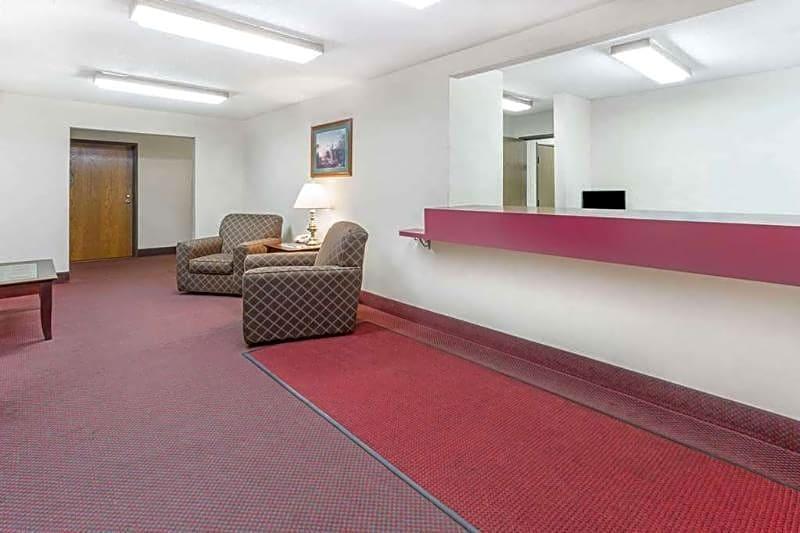 Days Inn by Wyndham El Paso - image 3